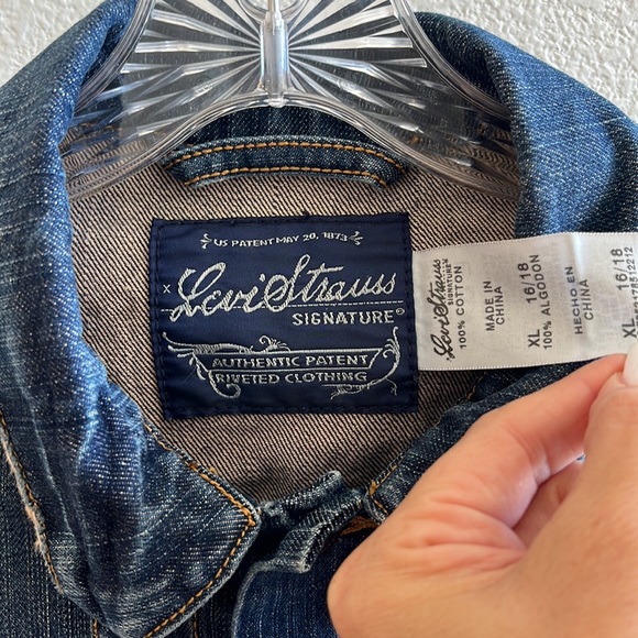 Levi’s Jean Jacket - Picture 5 of 6